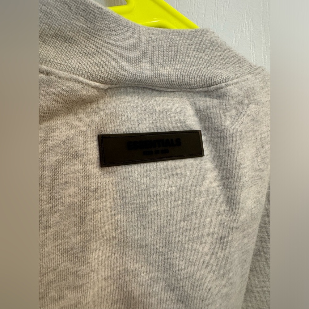 Essentials sweatshirt - Picture 3 of 4
